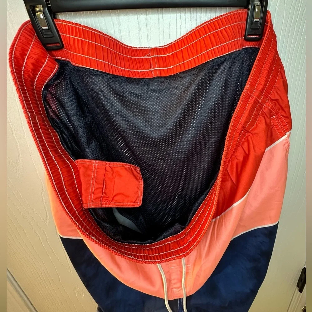 Old Navy red blue colorblock swim trunks men’s‎ XXL Inseam 8” pockets drawstring